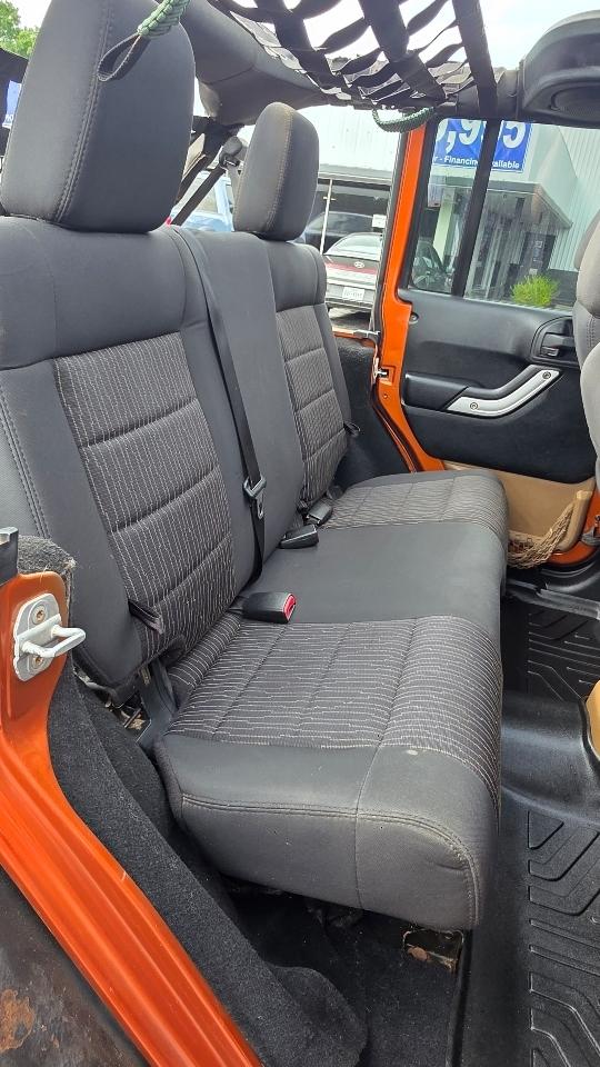 Jeep Wrangler Unlimited 4WD 4dr Sahara 2011