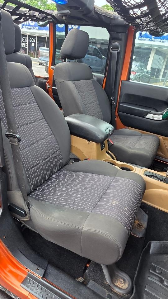 Jeep Wrangler Unlimited 4WD 4dr Sahara 2011