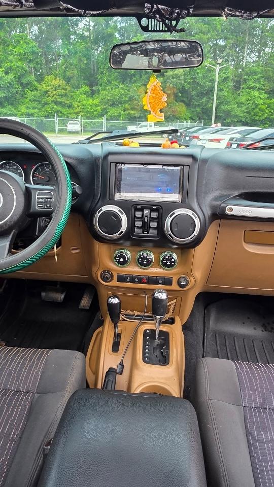 Jeep Wrangler Unlimited 4WD 4dr Sahara 2011