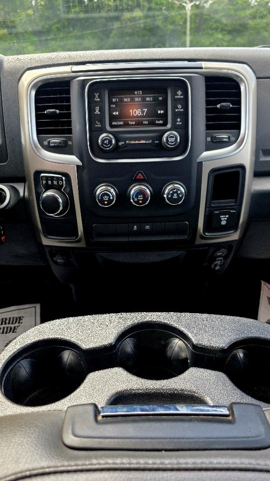 RAM 1500 2WD Quad Cab 140.5" Big Horn 2015