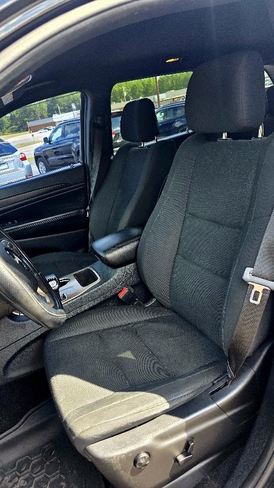 Jeep Grand Cherokee 4WD 4dr Laredo 2015