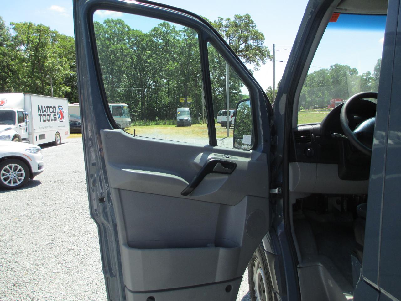 Mercedes-Benz Sprinter Cargo Van 2500 Standard Roof V6 144" Worker RWD 2018