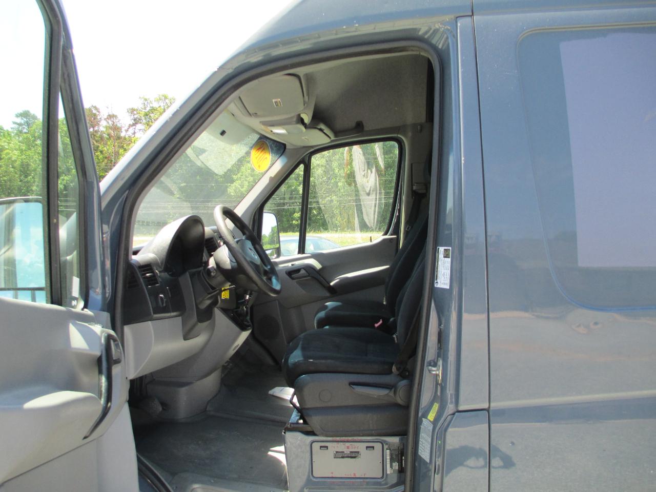 Mercedes-Benz Sprinter Cargo Van 2500 Standard Roof V6 144" Worker RWD 2018