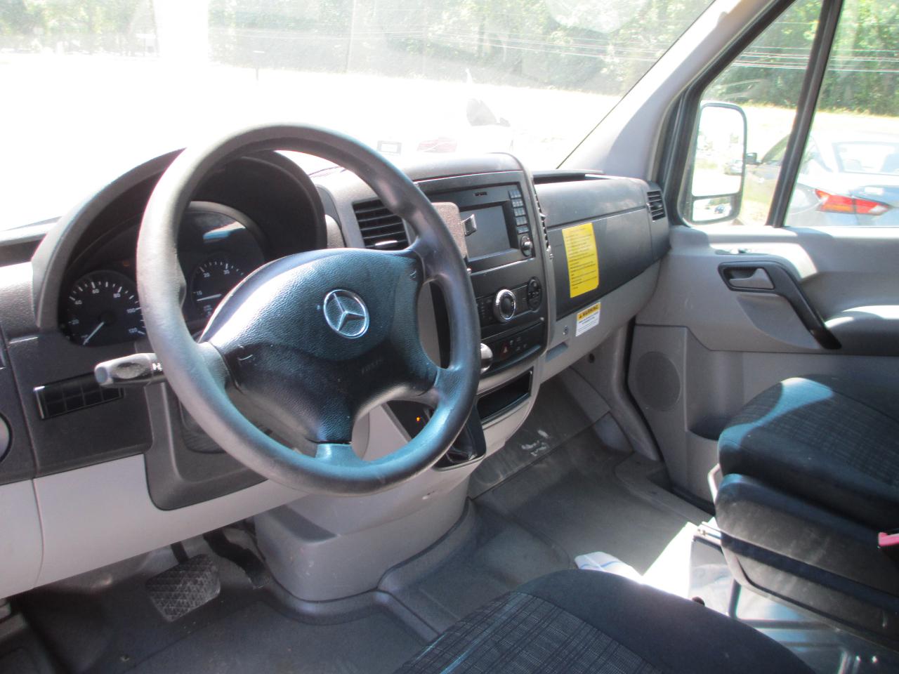 Mercedes-Benz Sprinter Cargo Van 2500 Standard Roof V6 144" Worker RWD 2018