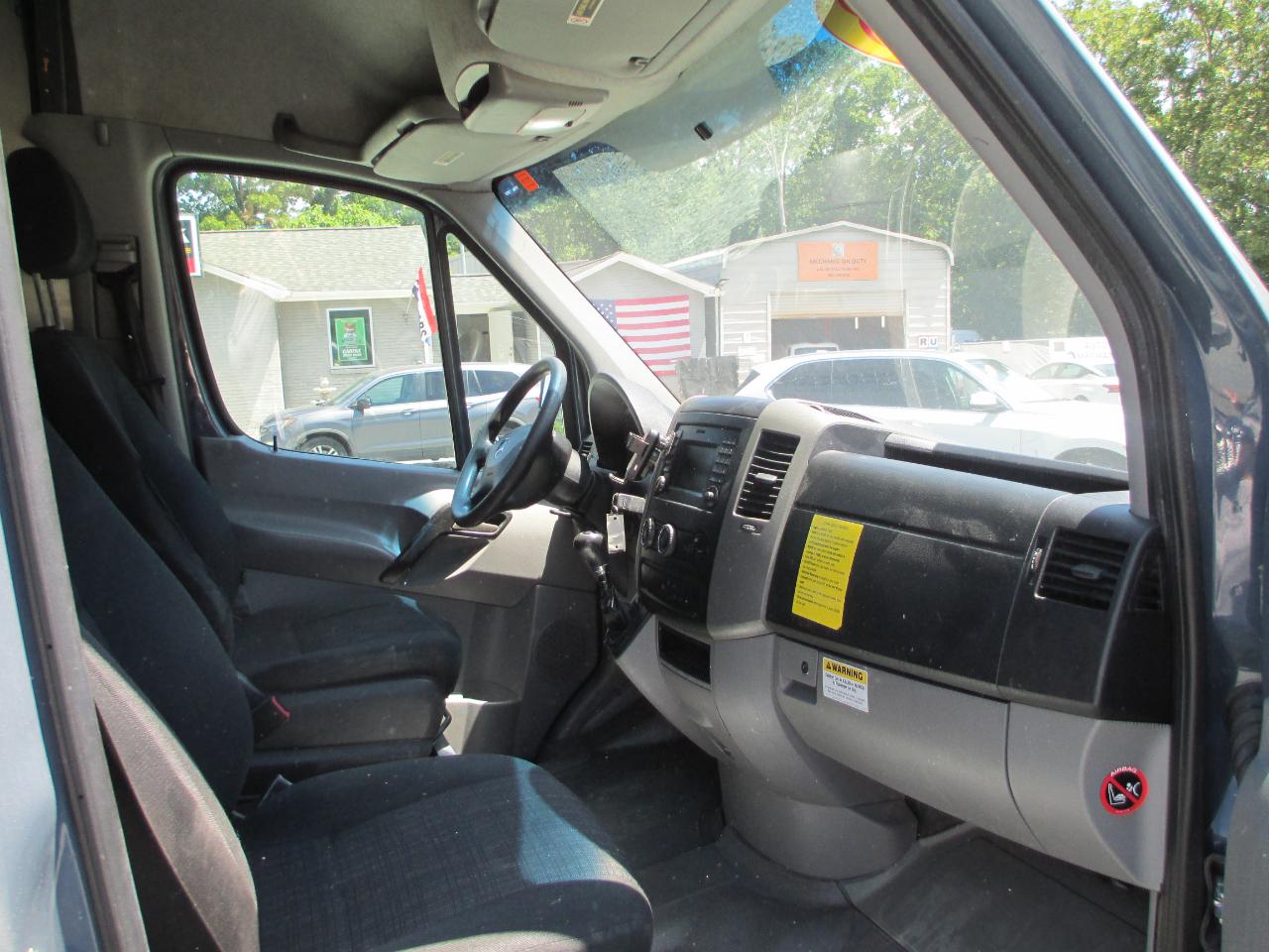 Mercedes-Benz Sprinter Cargo Van 2500 Standard Roof V6 144" Worker RWD 2018