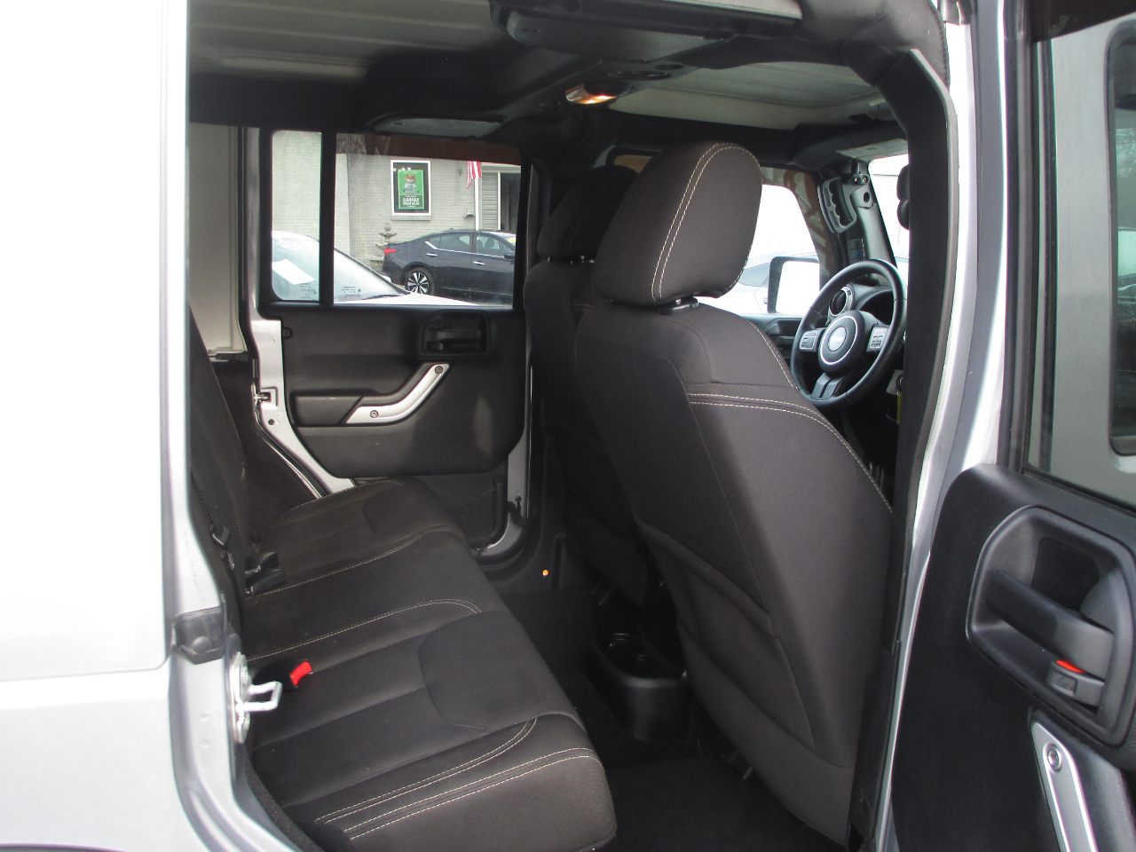 Jeep Wrangler Unlimited 4WD 4dr Sahara 2016