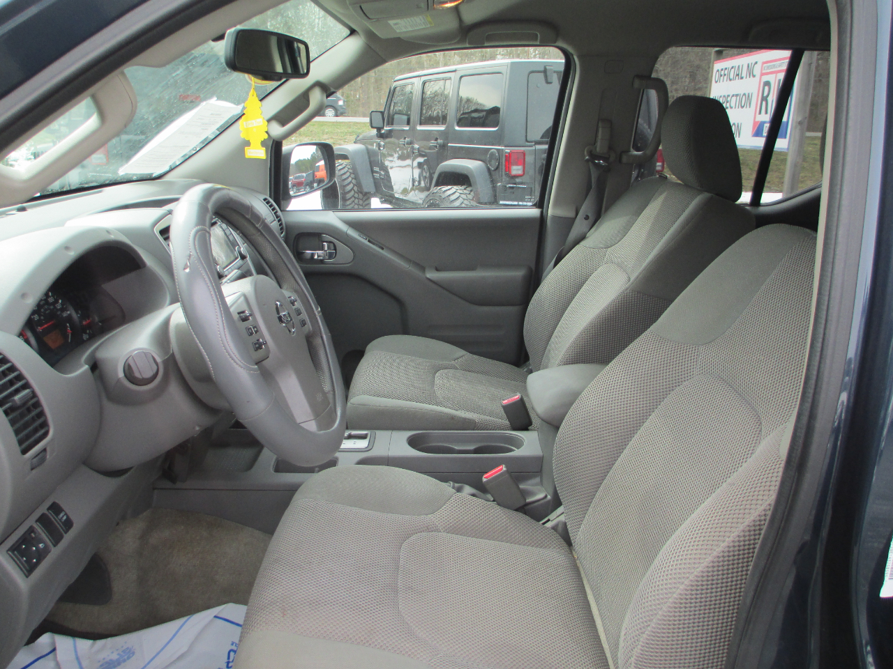 Nissan Frontier 2WD Crew Cab SWB Auto SV 2015