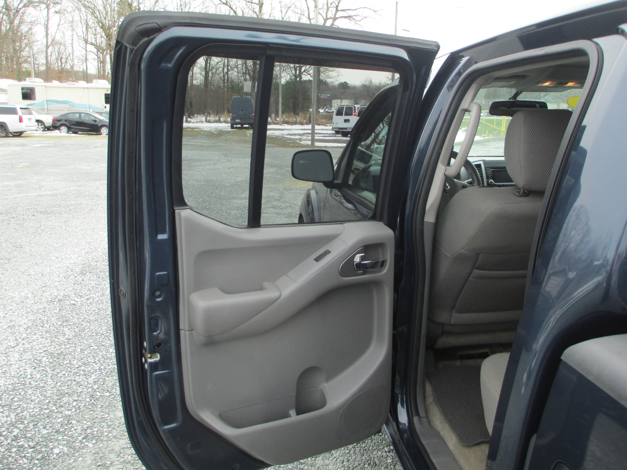 Nissan Frontier 2WD Crew Cab SWB Auto SV 2015