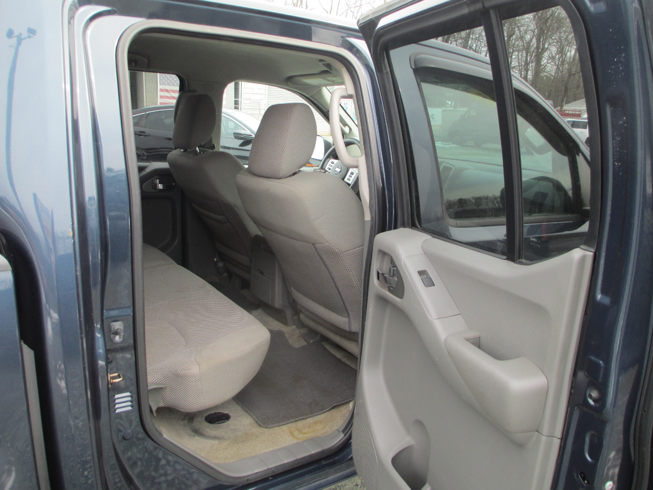 Nissan Frontier 2WD Crew Cab SWB Auto SV 2015