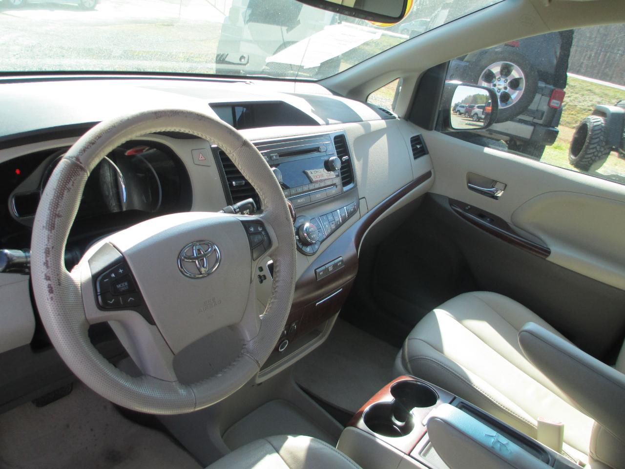 Toyota Sienna 5dr 7-Pass Van V6 Ltd AWD (Natl) 2014