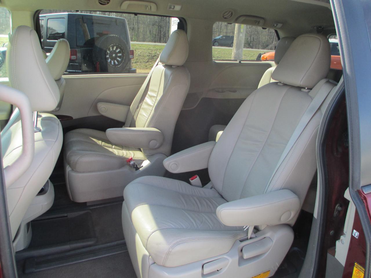 Toyota Sienna 5dr 7-Pass Van V6 Ltd AWD (Natl) 2014