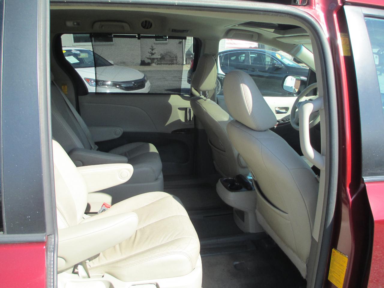 Toyota Sienna 5dr 7-Pass Van V6 Ltd AWD (Natl) 2014