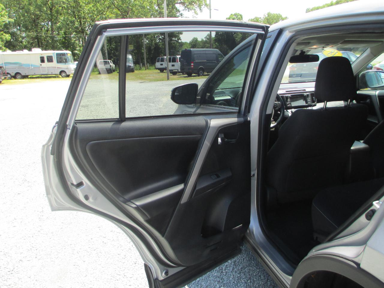 Toyota RAV4 Adventure FWD (Natl) 2018