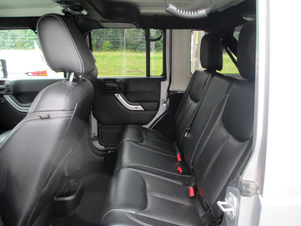 Jeep Wrangler Unlimited 4WD 4dr Sahara 2015