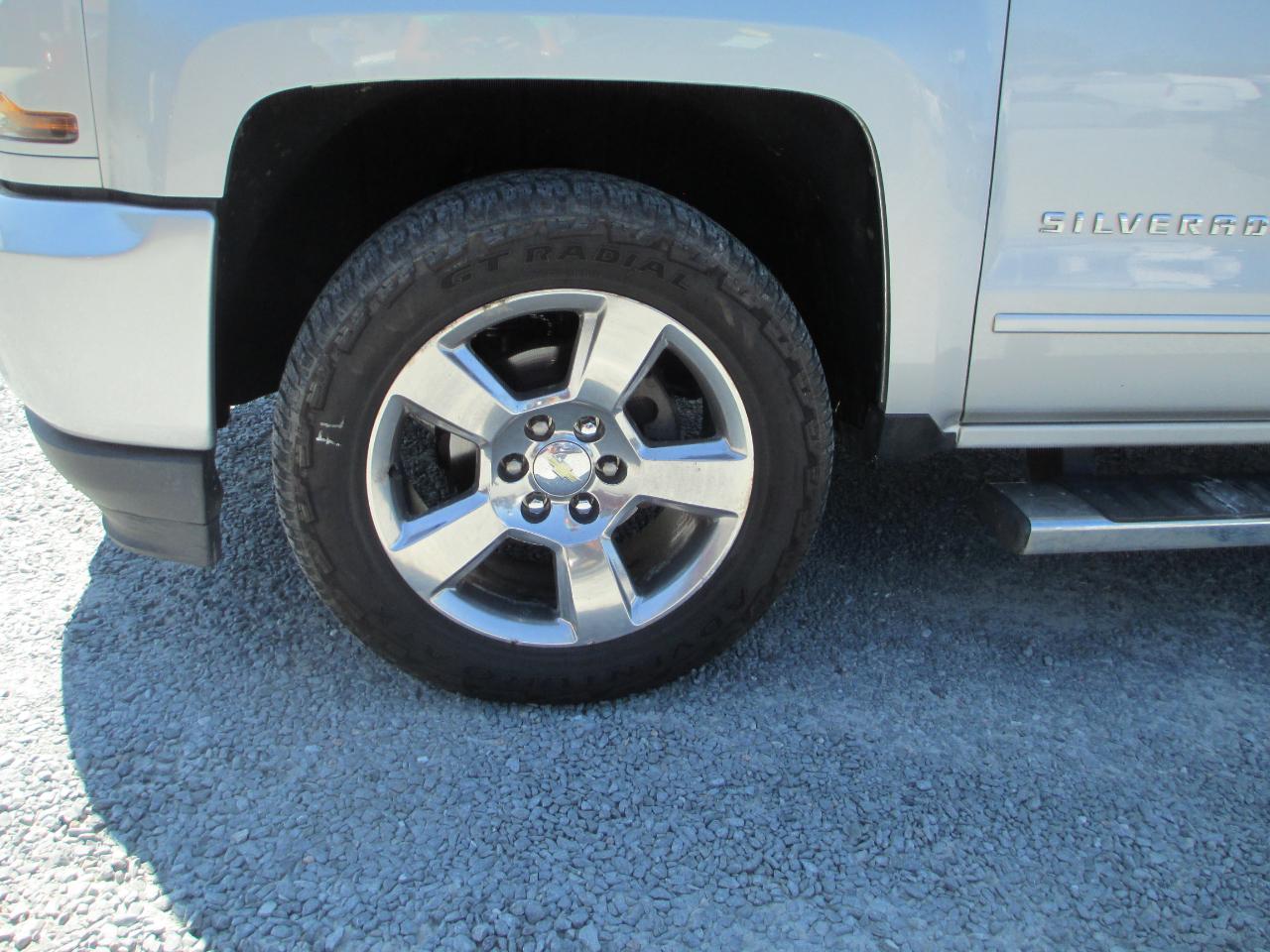 Chevrolet Silverado 1500 4WD Crew Cab 143.5" LT w/2LT 2017