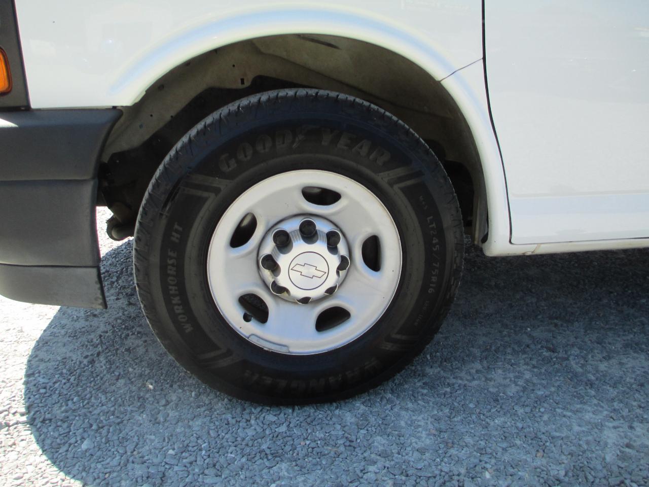 Chevrolet Express Cargo Van RWD 2500 135" 2017