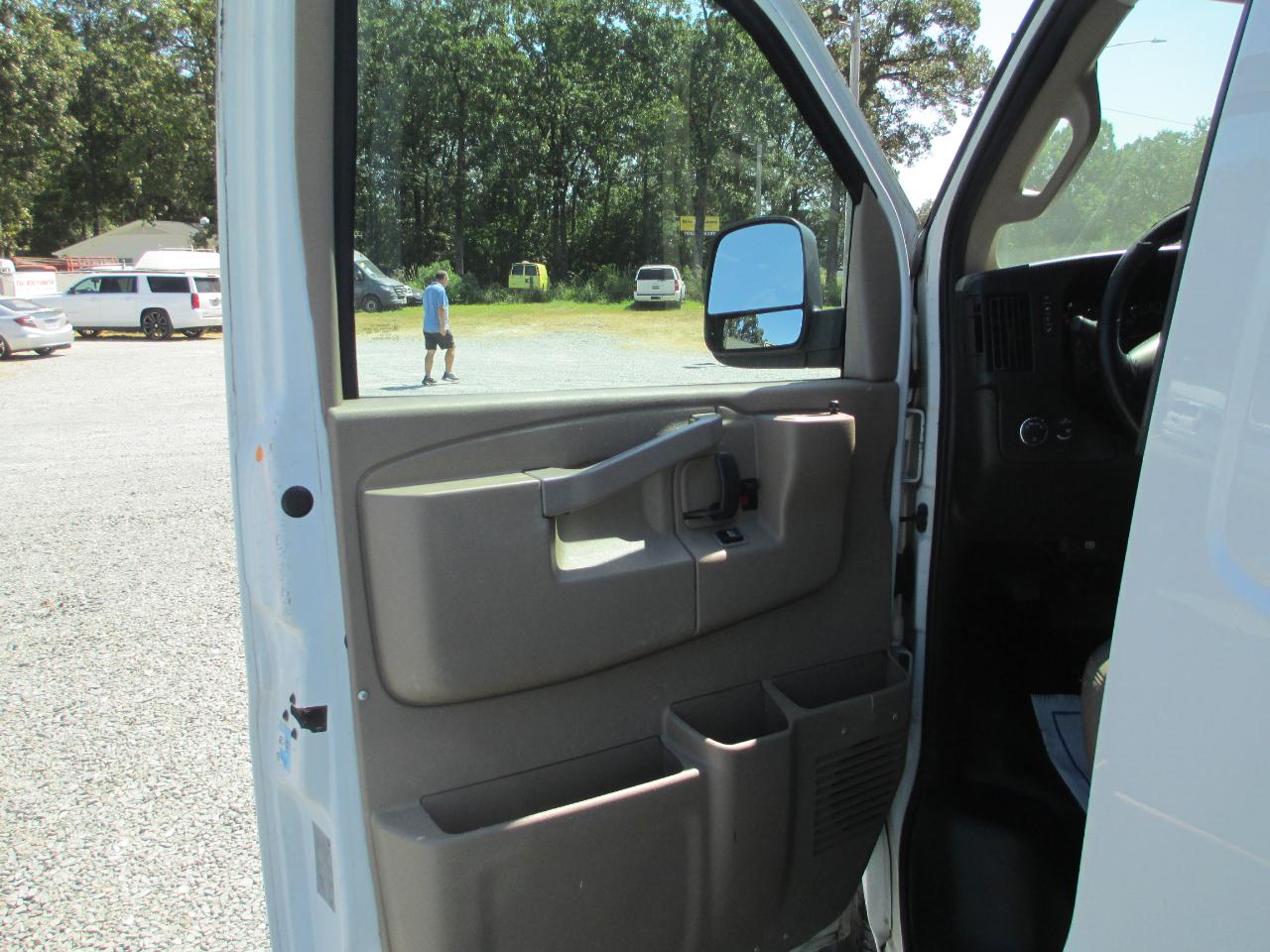 Chevrolet Express Cargo Van RWD 2500 135" 2017