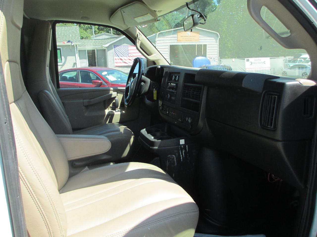 Chevrolet Express Cargo Van RWD 2500 135" 2017