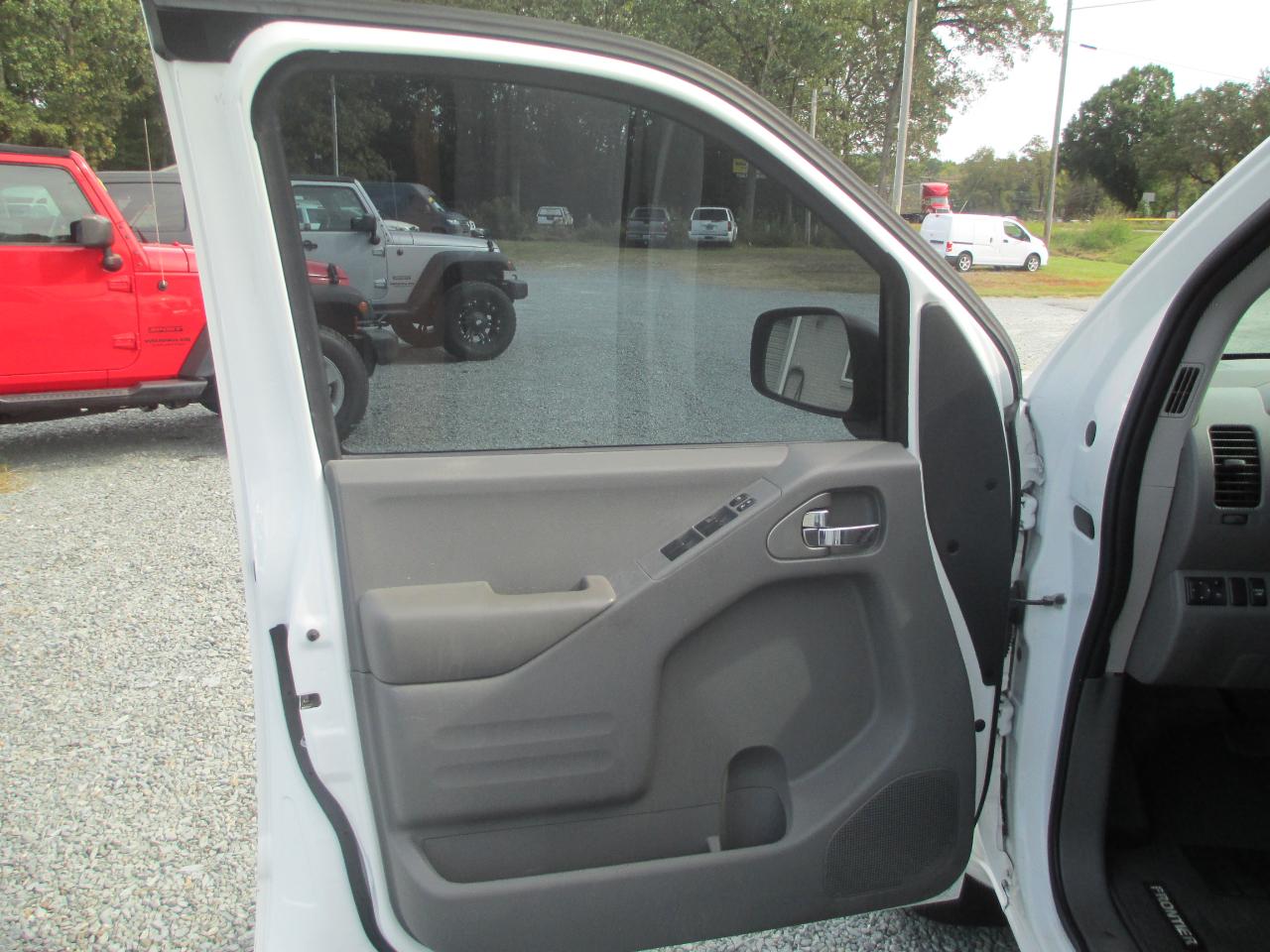 Nissan Frontier Crew Cab 4x2 SV V6 Auto 2018