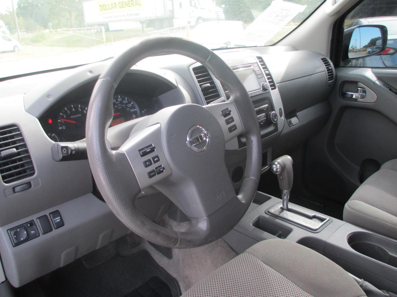 Nissan Frontier Crew Cab 4x2 SV V6 Auto 2018