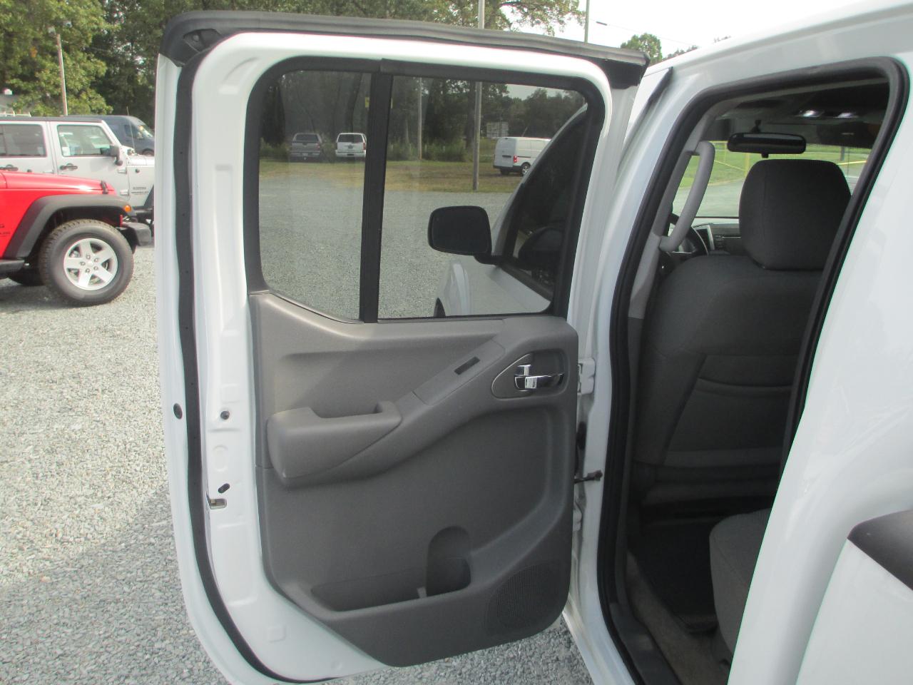 Nissan Frontier Crew Cab 4x2 SV V6 Auto 2018