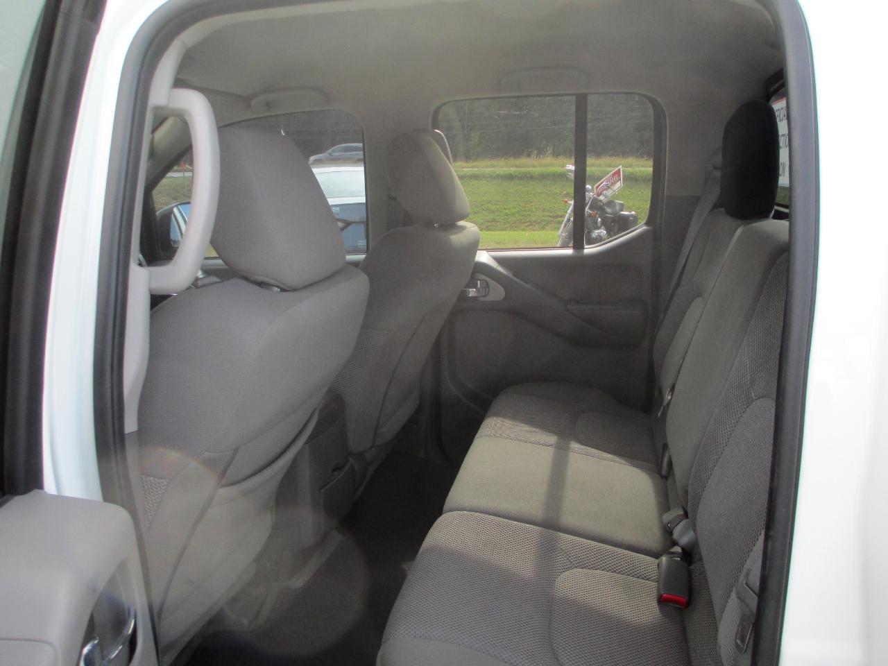 Nissan Frontier Crew Cab 4x2 SV V6 Auto 2018
