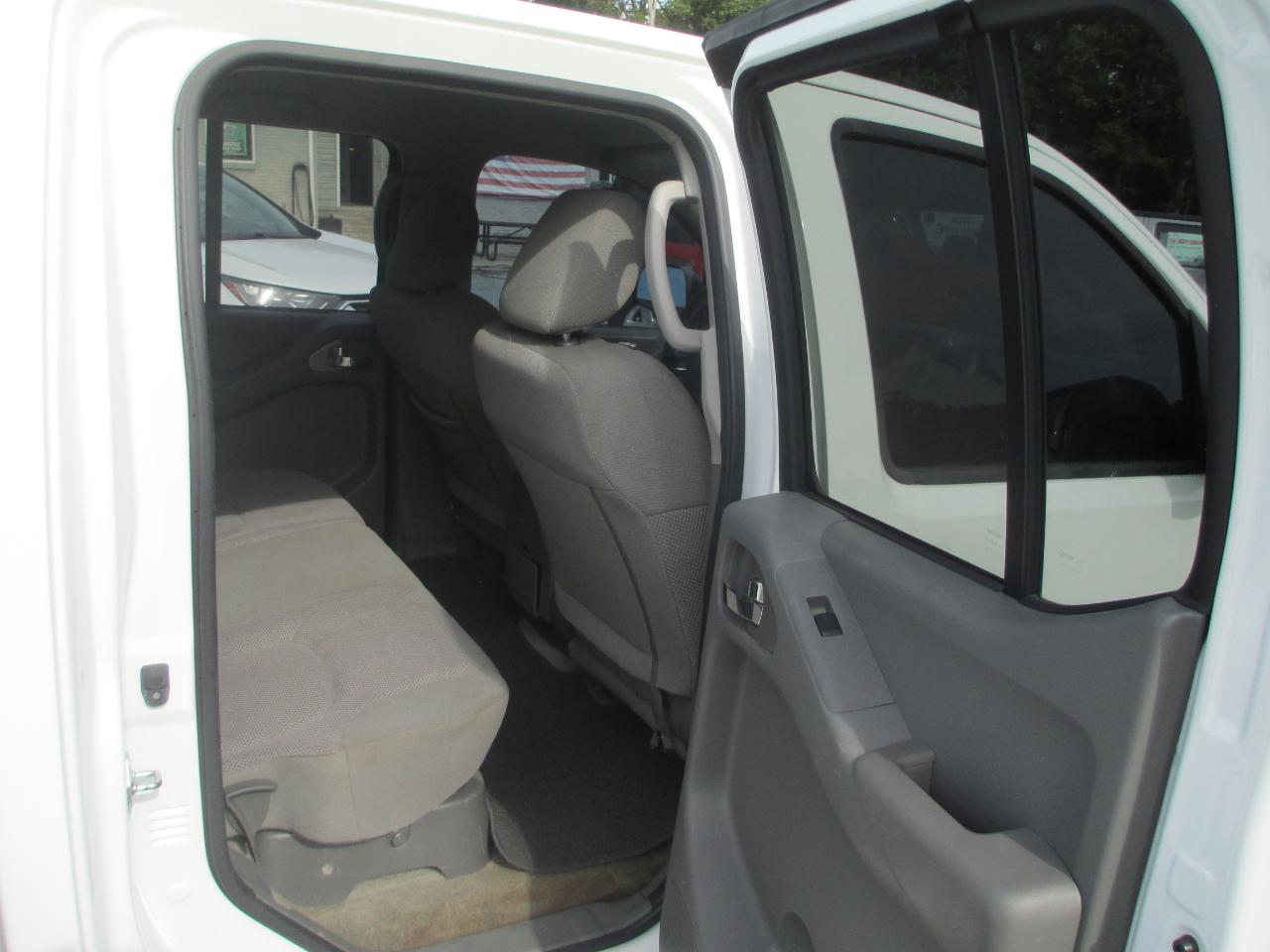 Nissan Frontier Crew Cab 4x2 SV V6 Auto 2018