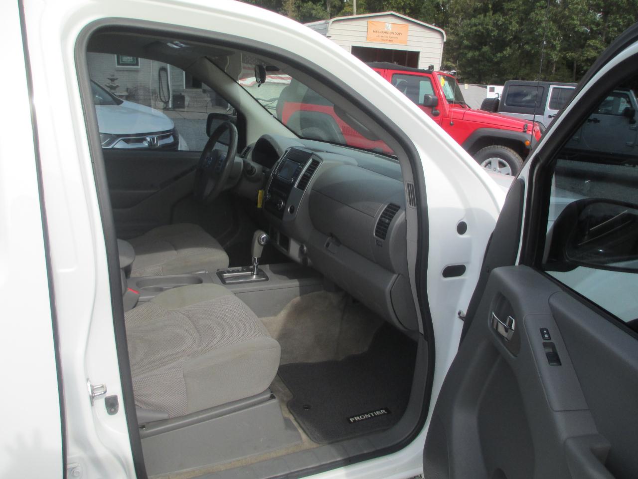 Nissan Frontier Crew Cab 4x2 SV V6 Auto 2018