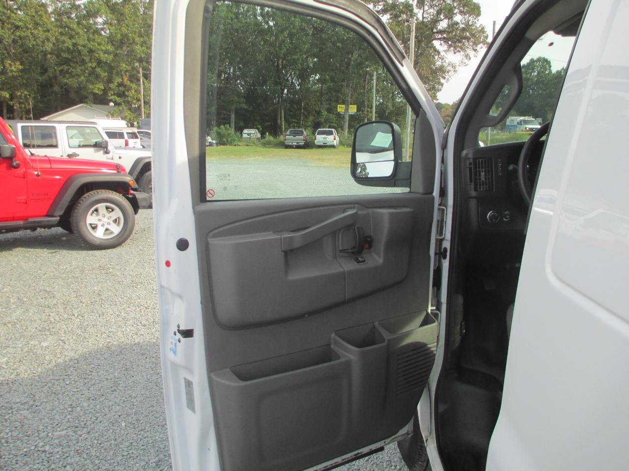 Chevrolet Express Cargo Van RWD 2500 135" 2020