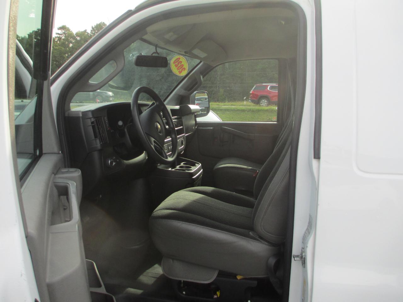 Chevrolet Express Cargo Van RWD 2500 135" 2020