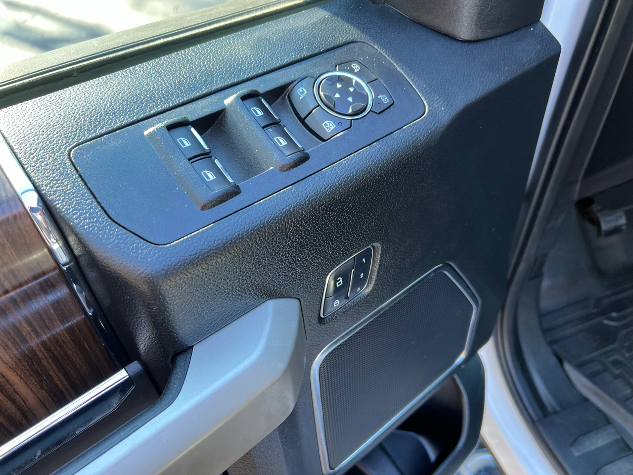 Ford F-150 FX4 SuperCrew 4WD 2017