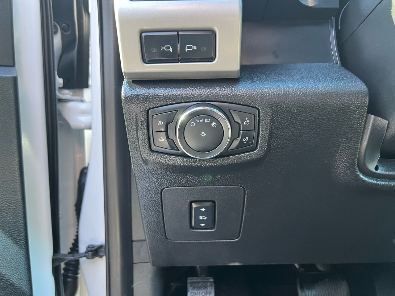 Ford F-150 FX4 SuperCrew 4WD 2017