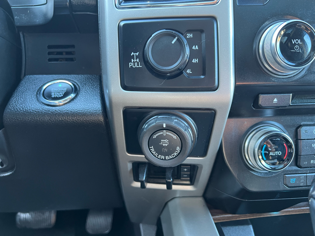 Ford F-150 FX4 SuperCrew 4WD 2017