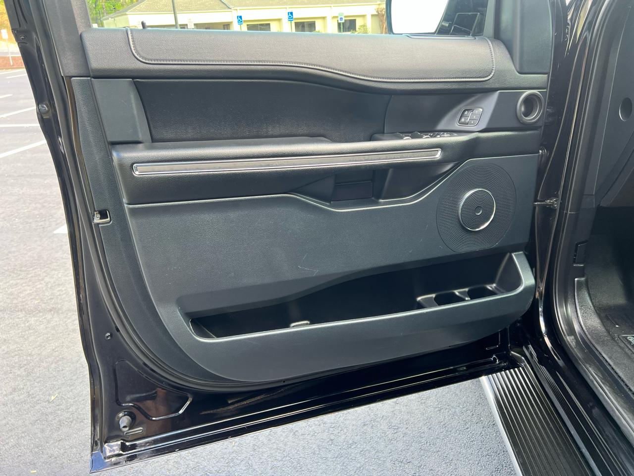 Ford Expedition  2021