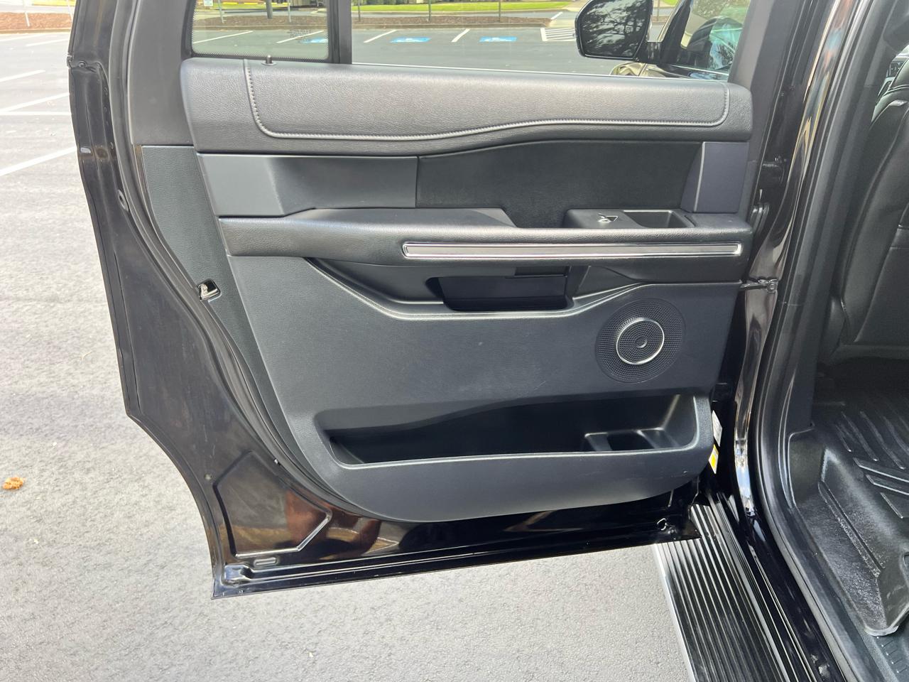 Ford Expedition  2021