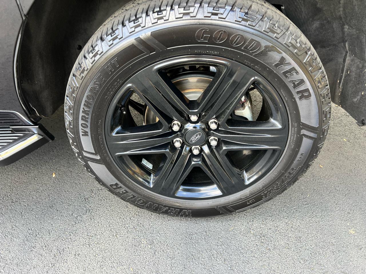 Ford Expedition  2021