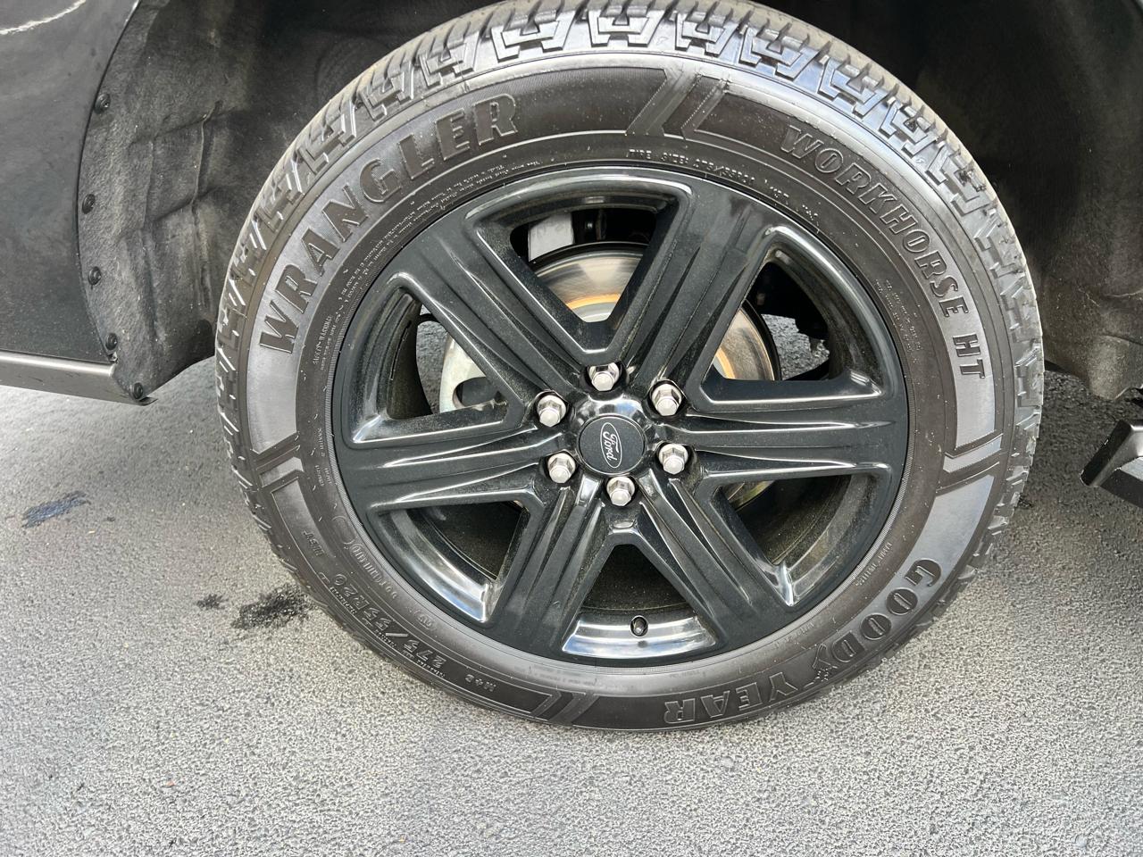 Ford Expedition  2021