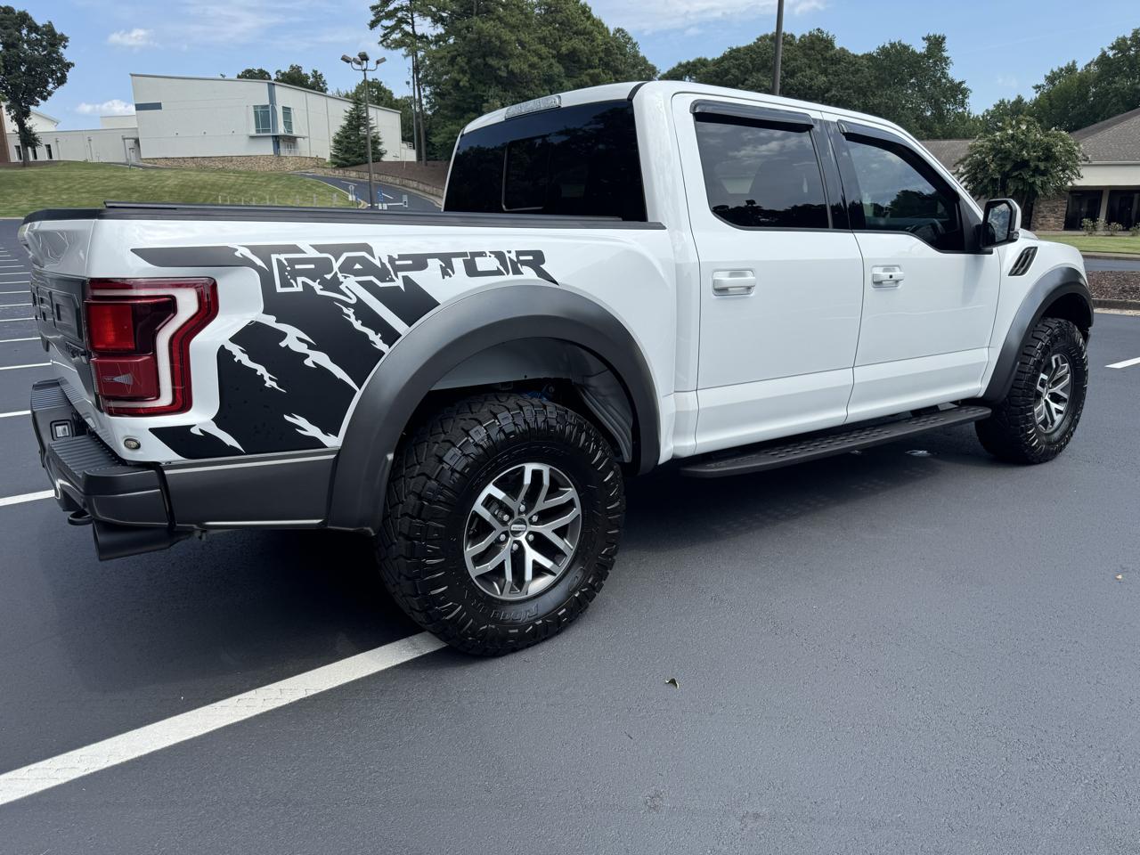 Ford F-150 SVT Raptor SuperCrew 5.5-ft. Bed 4WD 2018