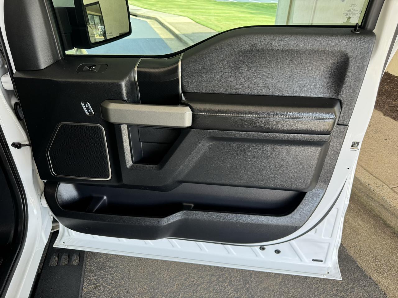 Ford F-150 SVT Raptor SuperCrew 5.5-ft. Bed 4WD 2018