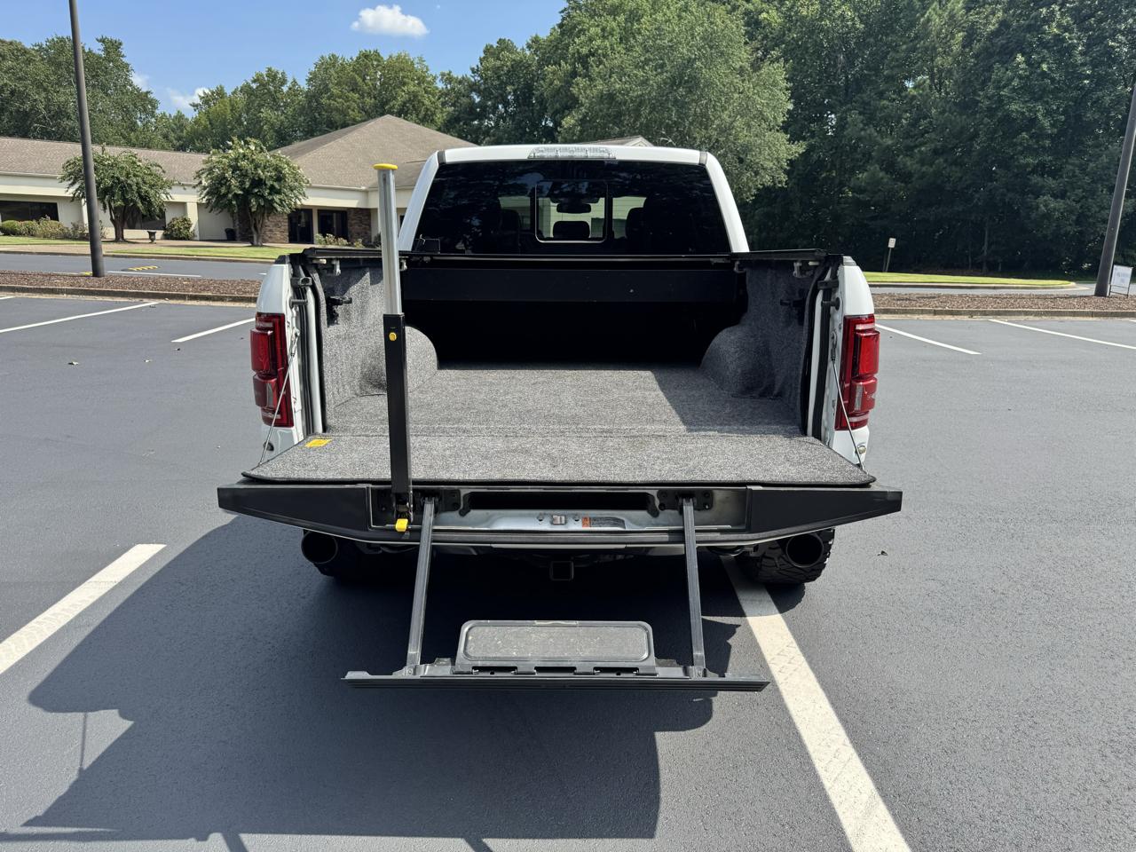 Ford F-150 SVT Raptor SuperCrew 5.5-ft. Bed 4WD 2018