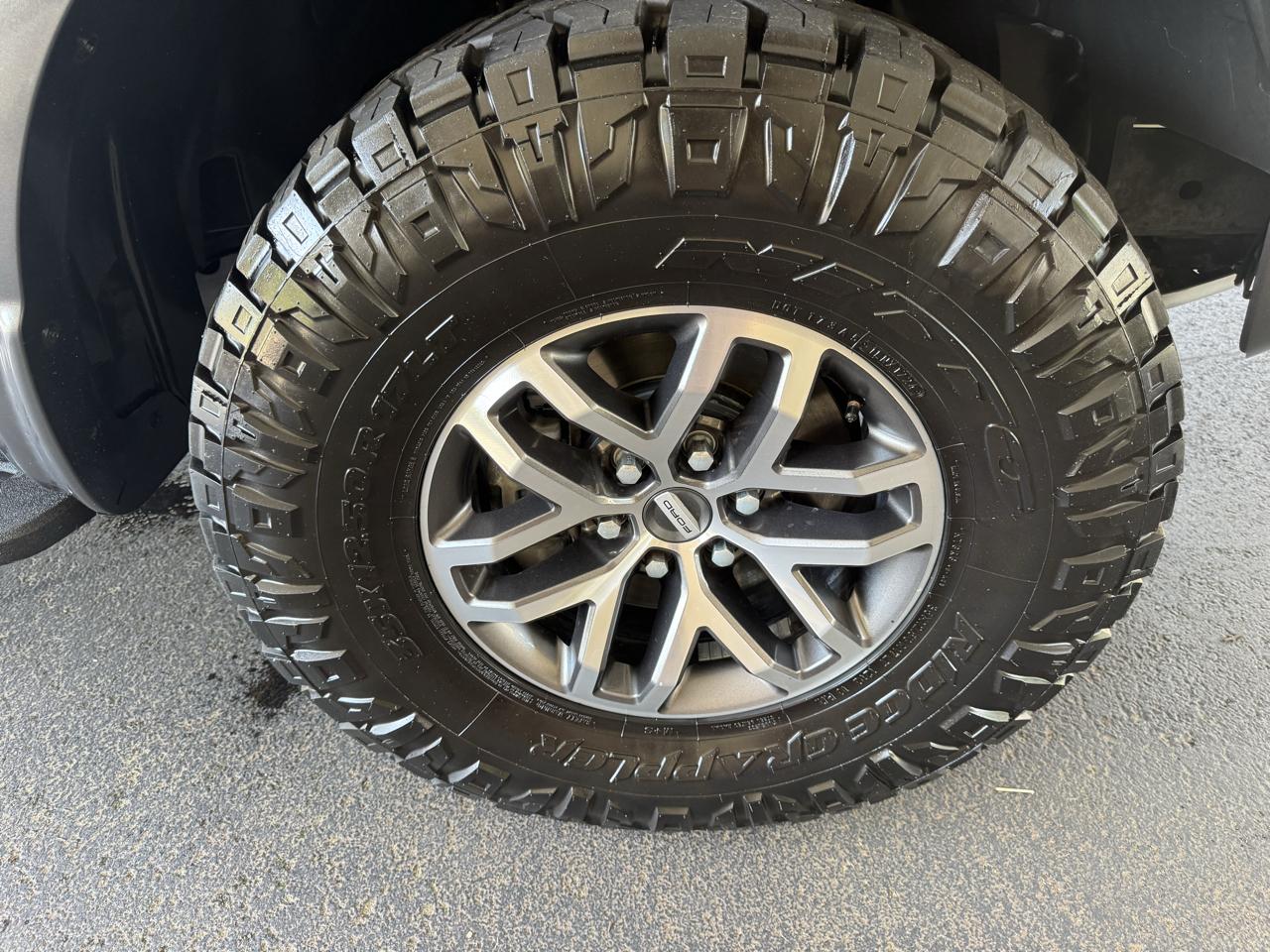 Ford F-150 SVT Raptor SuperCrew 5.5-ft. Bed 4WD 2018