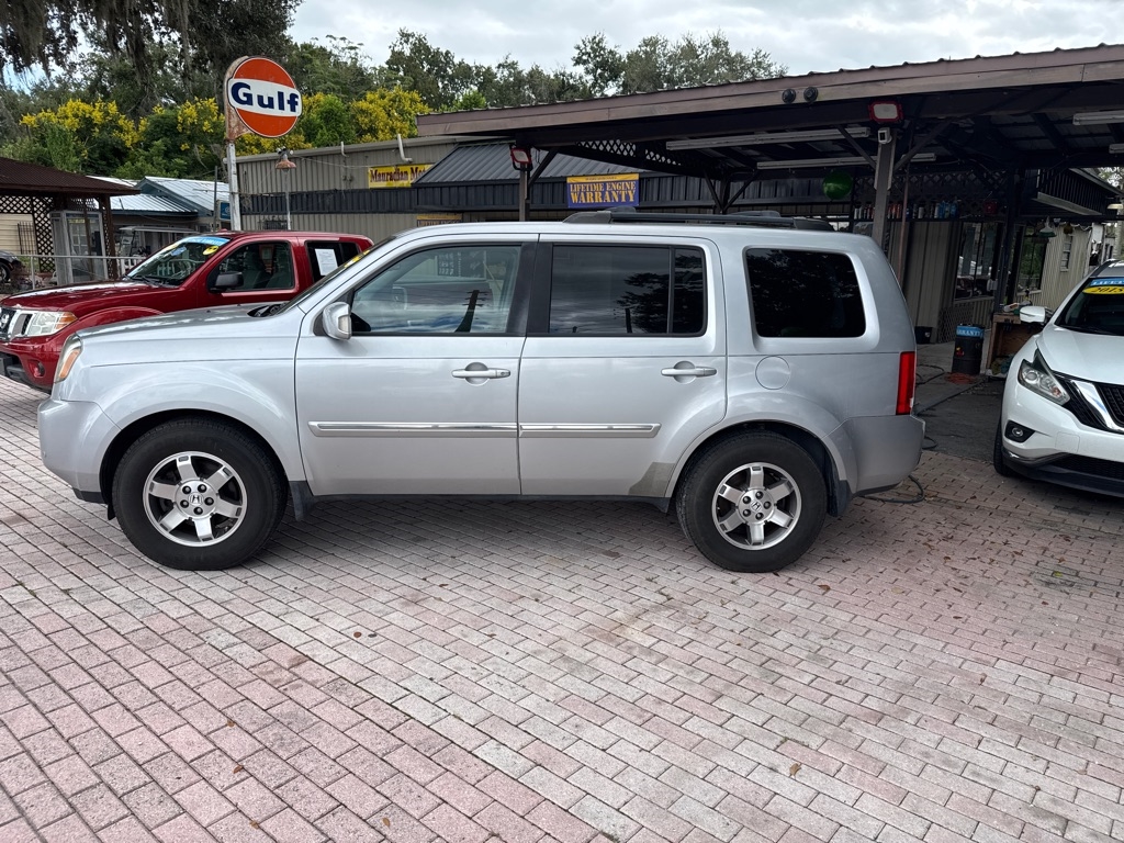 Honda Pilot 2WD 4dr Touring w/RES & Navi 2011