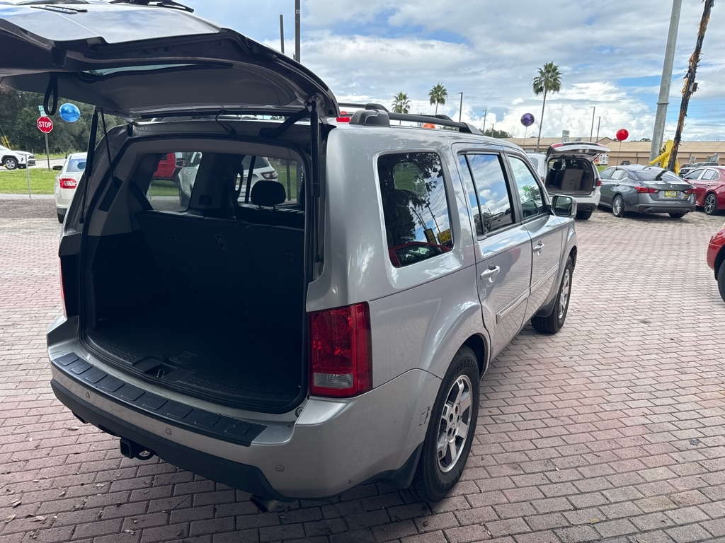 Honda Pilot 2WD 4dr Touring w/RES & Navi 2011
