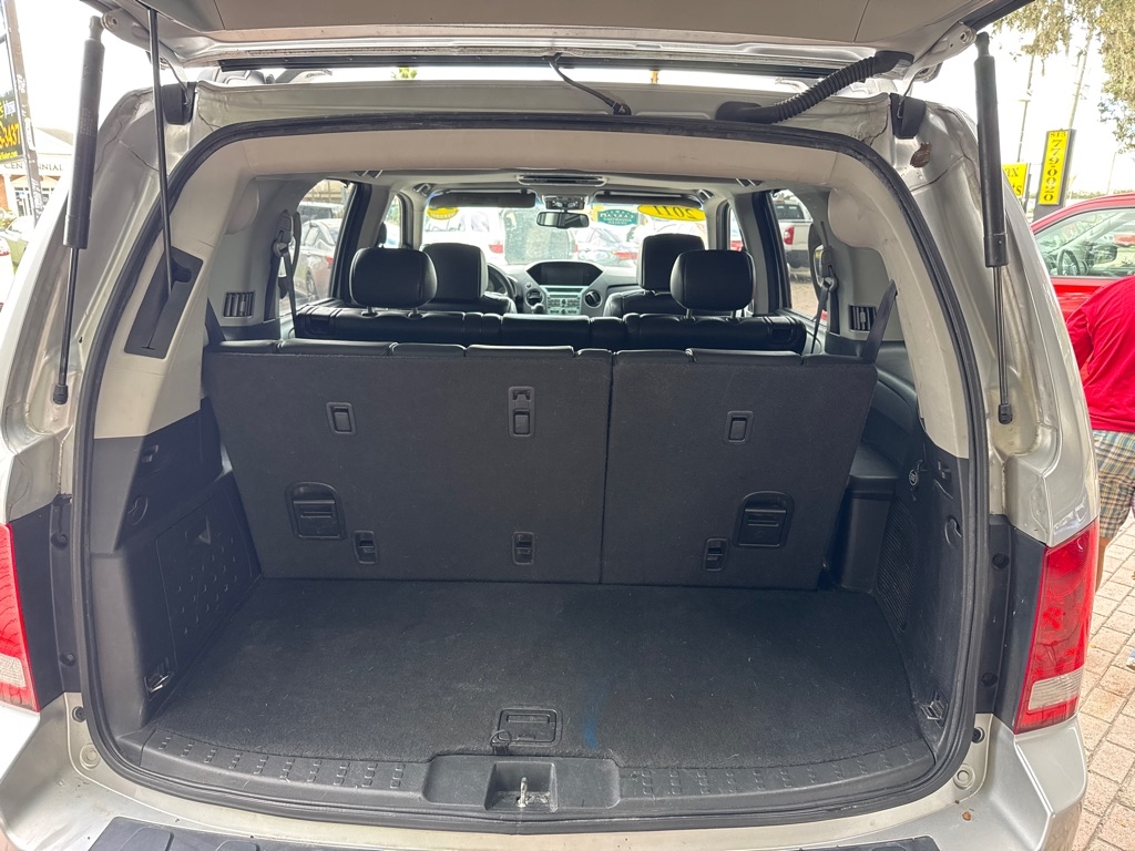 Honda Pilot 2WD 4dr Touring w/RES & Navi 2011