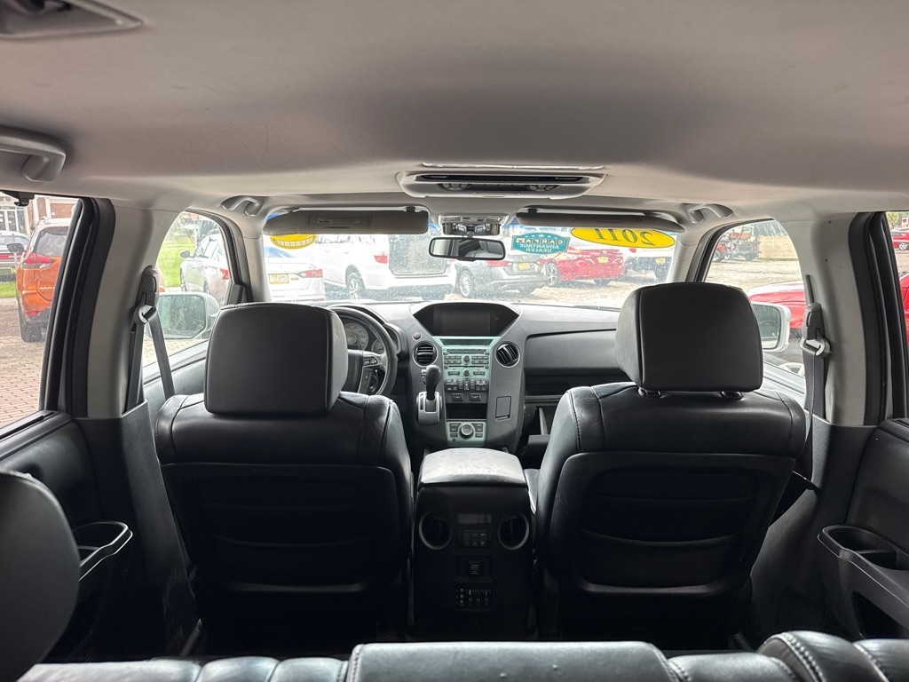 Honda Pilot 2WD 4dr Touring w/RES & Navi 2011