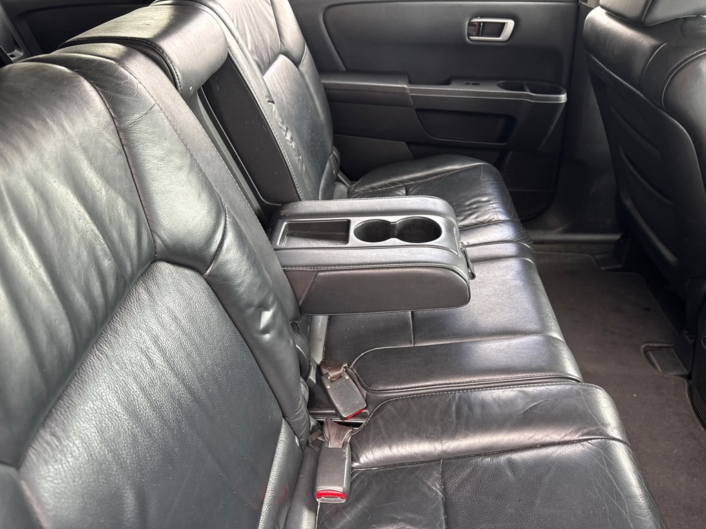 Honda Pilot 2WD 4dr Touring w/RES & Navi 2011