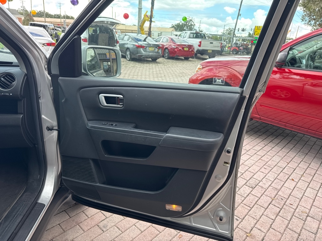 Honda Pilot 2WD 4dr Touring w/RES & Navi 2011