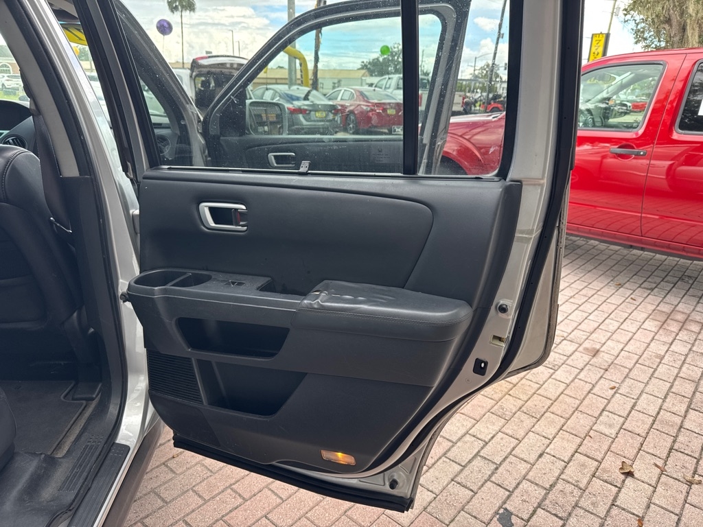 Honda Pilot 2WD 4dr Touring w/RES & Navi 2011