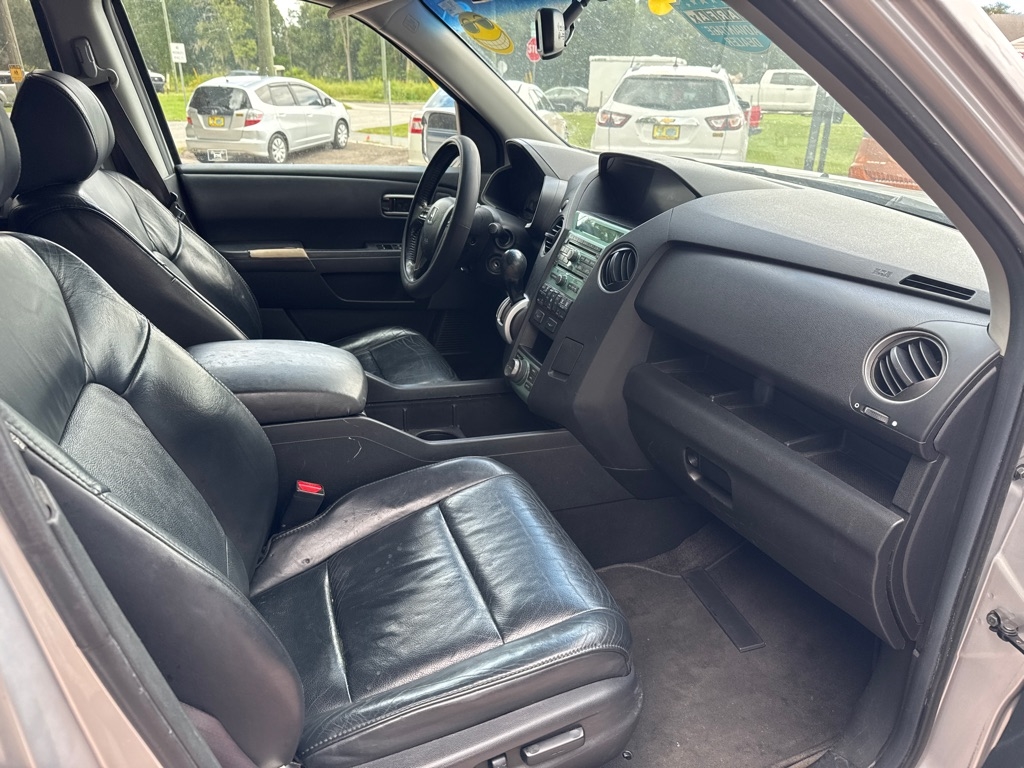 Honda Pilot 2WD 4dr Touring w/RES & Navi 2011