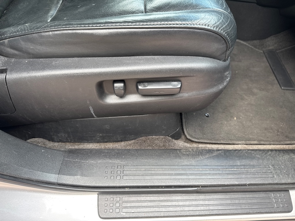 Honda Pilot 2WD 4dr Touring w/RES & Navi 2011